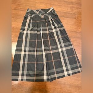 Vintage Kristina Plaid A-Line Skirt in Black and Gray with pockets
